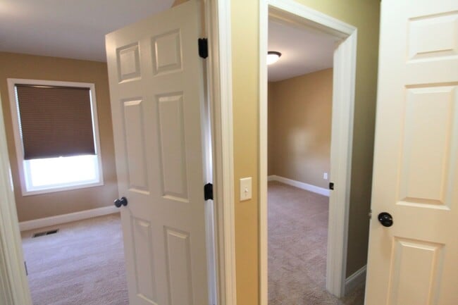 Building Photo - 800 Carson Cir