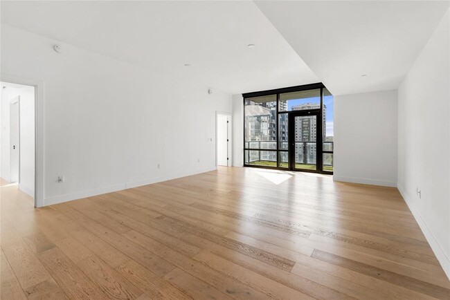 Building Photo - 70 Rainey St