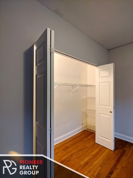 Building Photo - 5029 N Harding Ave