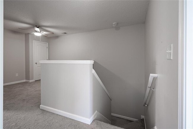 Building Photo - 401 Red Coat Ln