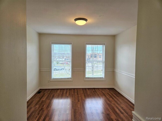 Building Photo - 264 Village Way S