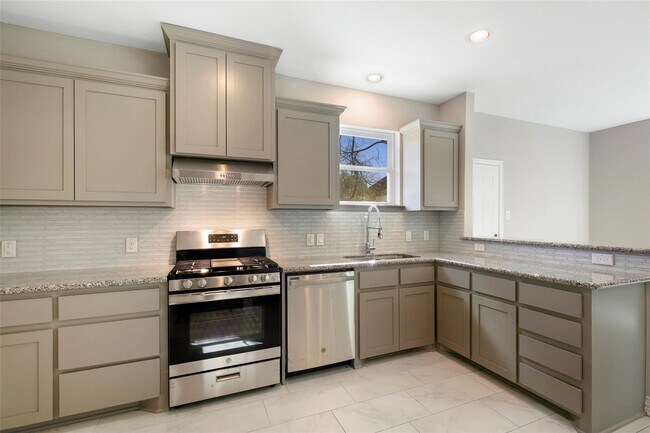 Building Photo - 7638 Bronze Trail Dr
