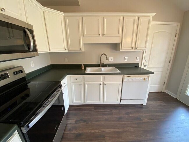 Building Photo - Beautiful Brick Home in Mt Juliet - Pet Fr...