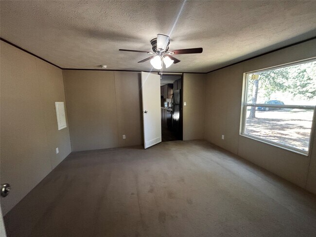 Building Photo - 10 S Walnut Lake Dr