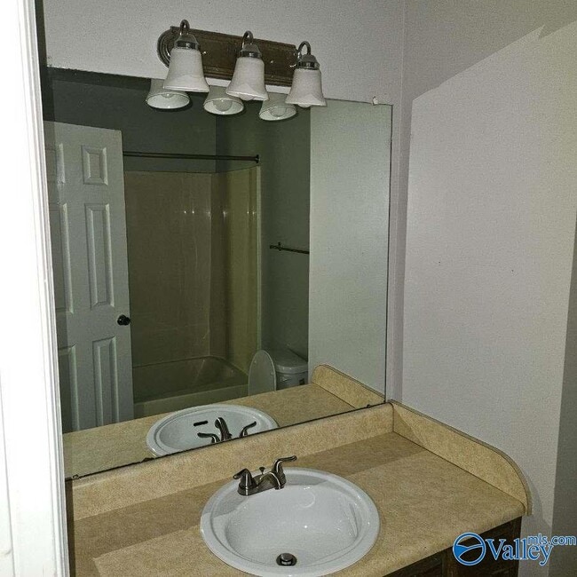 Building Photo - 2006 Reaches Pl SW