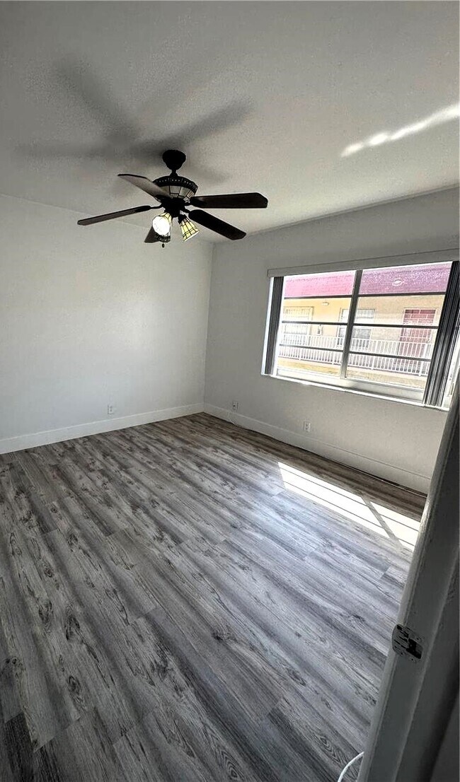 Building Photo - 12840 SW 43rd Dr