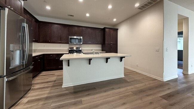 Building Photo - 646 S Brampton Ave