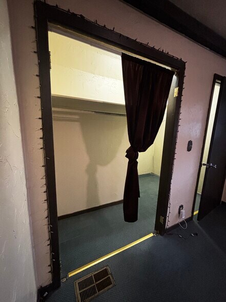 Upstairs Bedroom 3 - 2 entries to closet - 829 W 5th Ave