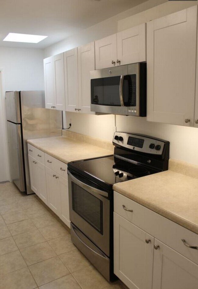 Building Photo - 1040 Dorado Dr