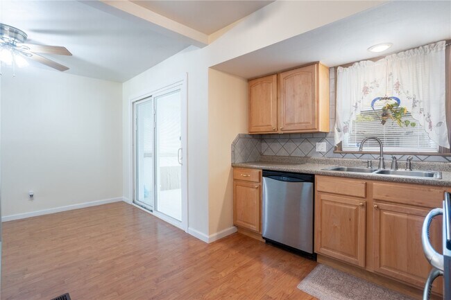 Building Photo - 4464 Mohegan Dr