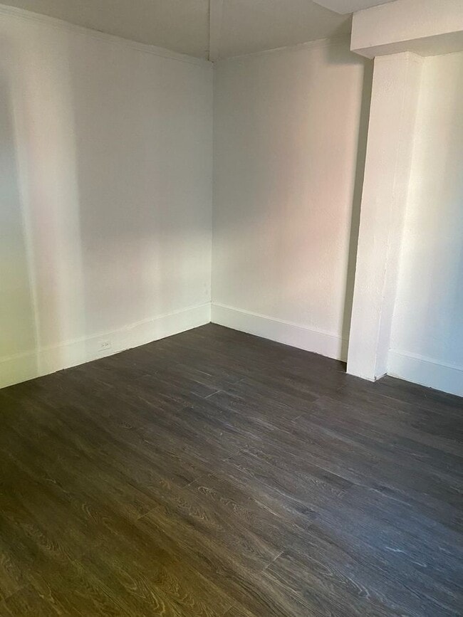 Building Photo - North Cat Duplex