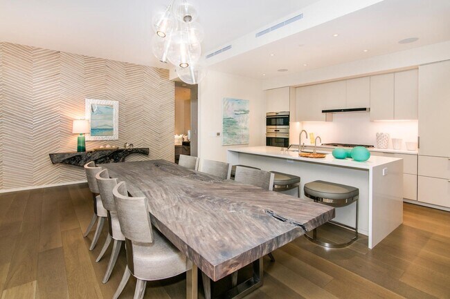 Building Photo - Park Lane Garden Suite