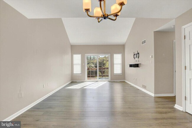 Building Photo - 6444 Terrace Ct