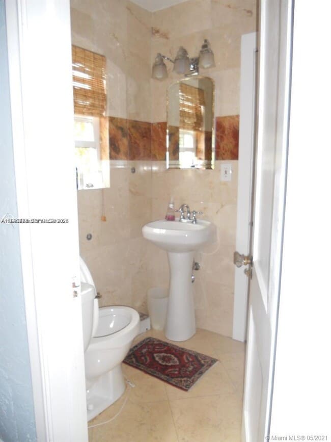 Building Photo - 329 W 28th St