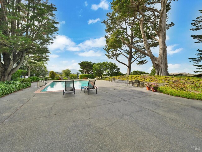 Building Photo - 367 Eden Roc Dr