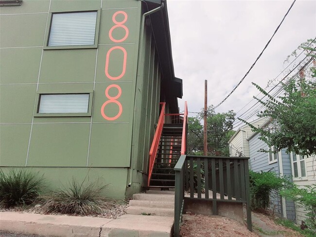 Building Photo - 808 Winflo Dr