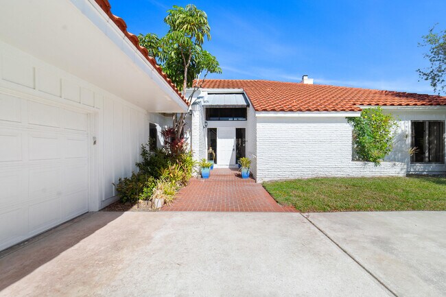 Building Photo - 3000 Conifer Dr