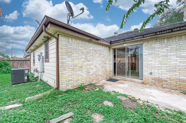 Building Photo - 11554 Chesswood Dr