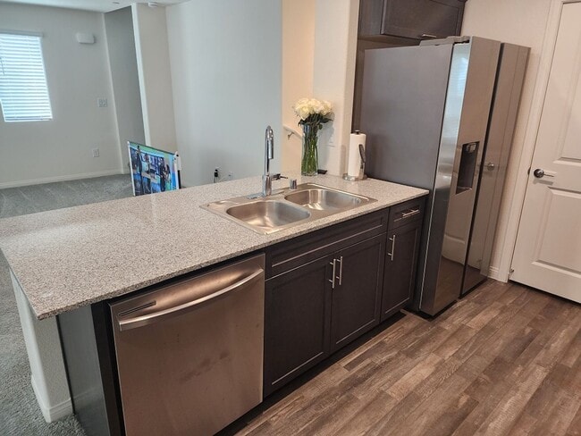 Building Photo - 3 story 3 bed/3 bath townhouse in brand new Watercolor Community