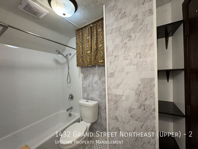 Building Photo - 1432 Grand St NE