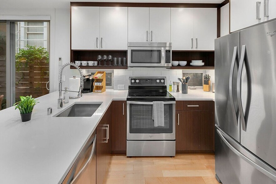 Building Photo - 1106 12th Ave