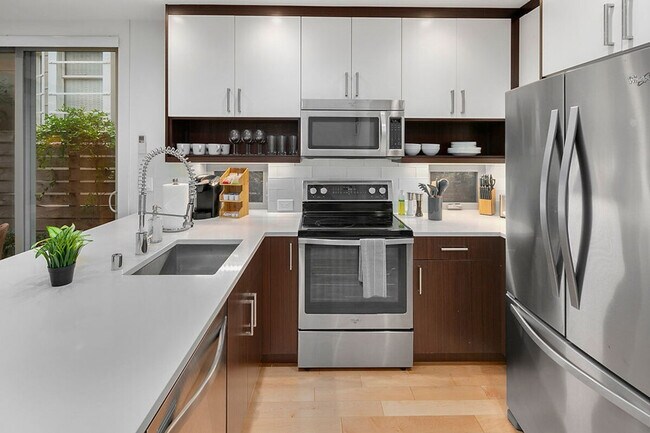 Building Photo - 1106 12th Ave