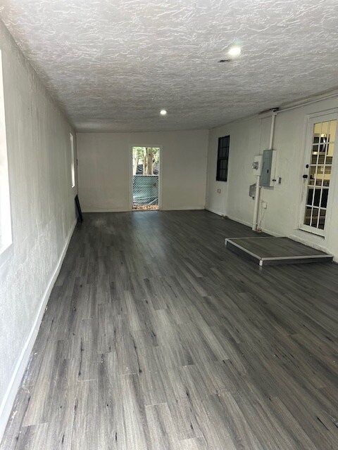 Building Photo - 218 E 18th St