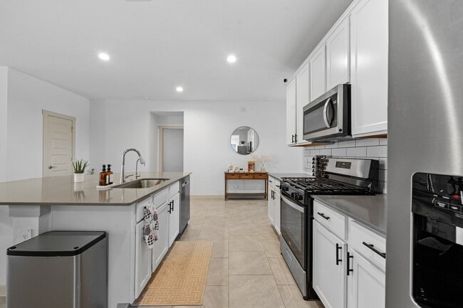 Building Photo - 30010 Reagans Rnch Dr