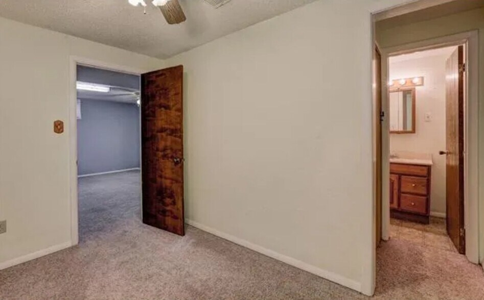 Building Photo - 1441 Swope Ave