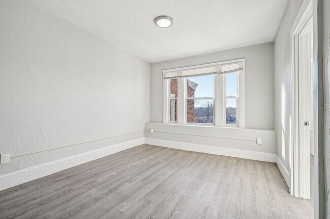 Building Photo - 71 Almont St