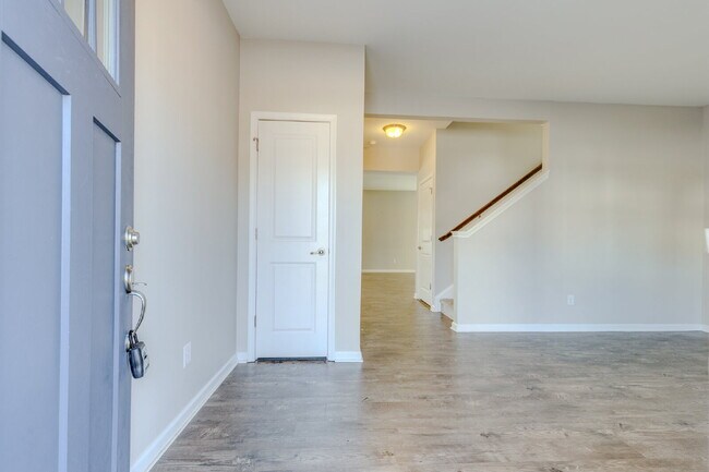 Building Photo - 2704 Orleans Dr