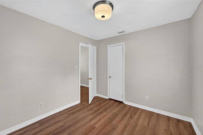 Building Photo - 8723 N Dexter Ave