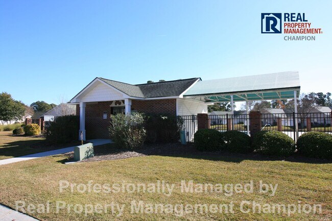 Building Photo - End Unit Condo with Open Floorplan and Spl...