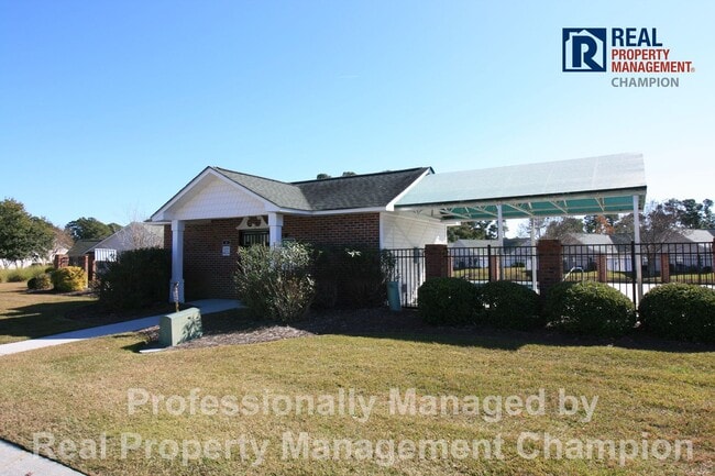 Building Photo - End Unit Condo with Open Floorplan and Split Bedrooms