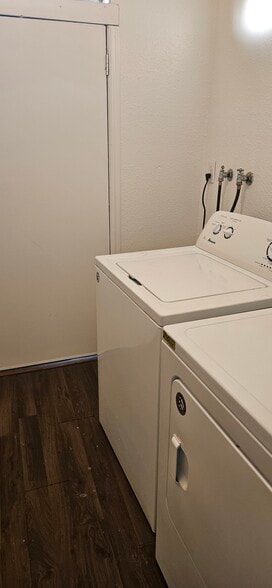 Building Photo - 609 E Main St