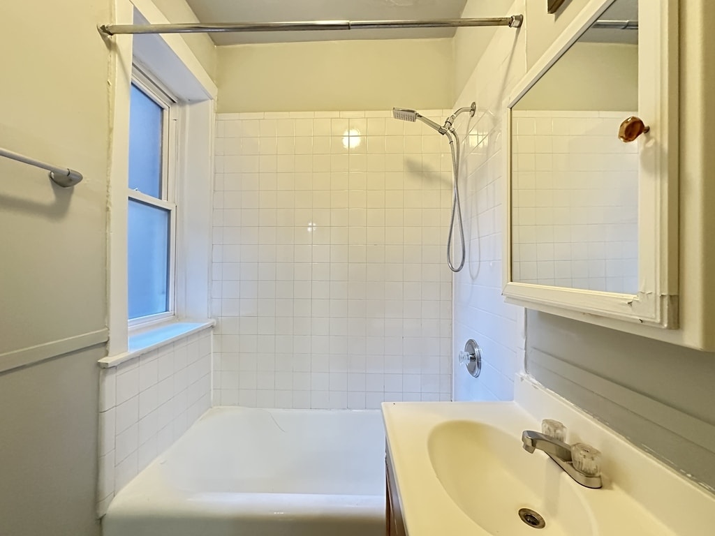 Building Photo - 516 W Melrose St