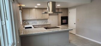 Building Photo - 1100 Opal St