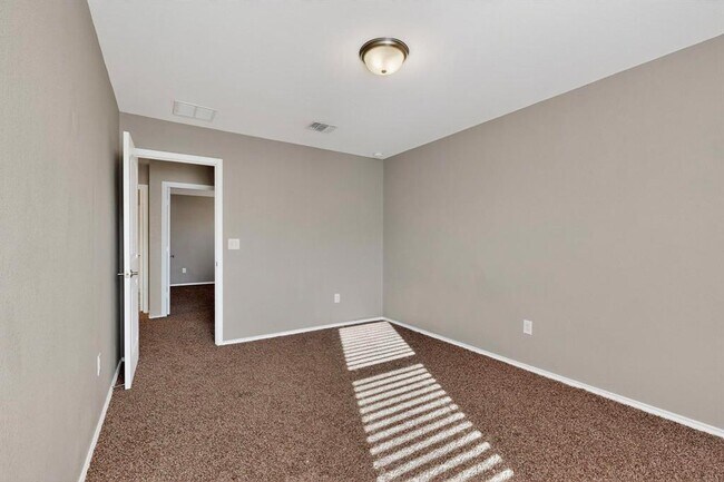 Building Photo - 11224 Dunlop Terrace