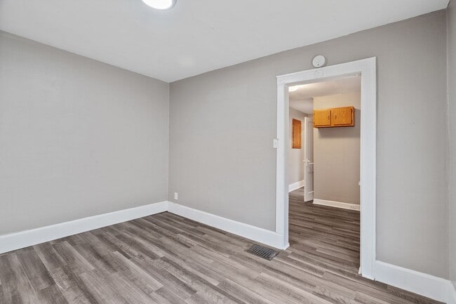 Building Photo - Cute 1 bed 1 bath. SECTION 8 Accepted