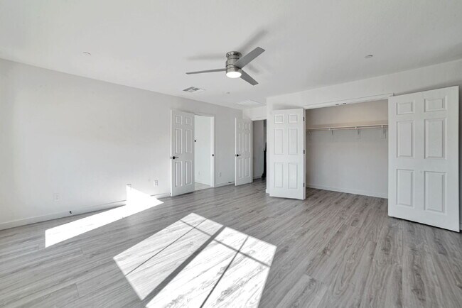 Building Photo - 10937 Parsley Ave