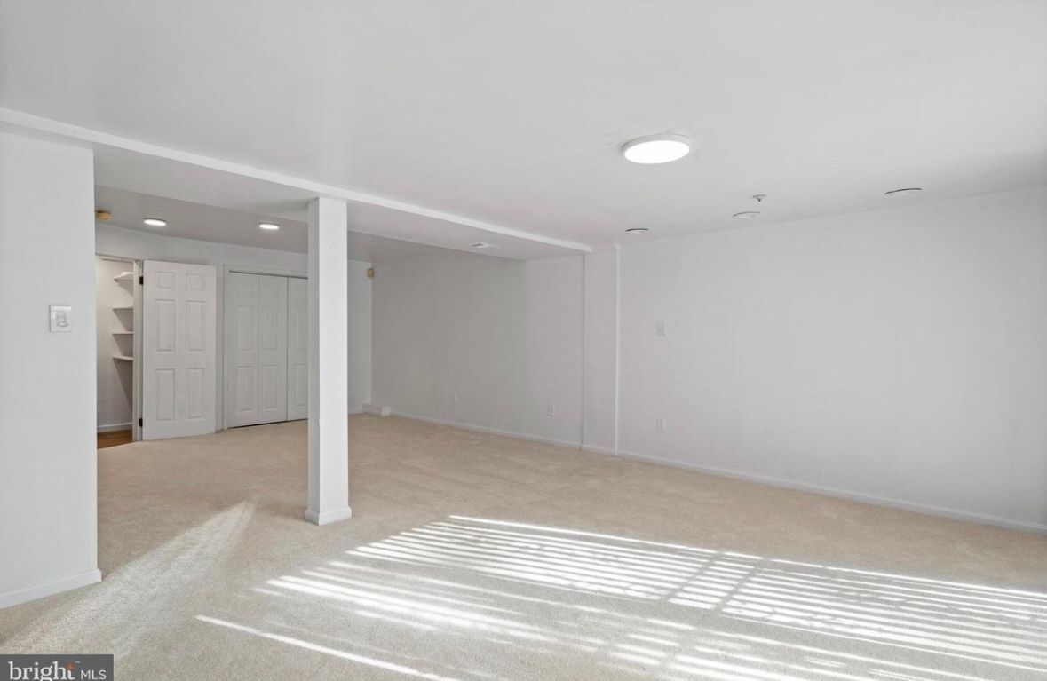 Building Photo - 1337 Upcot Ct