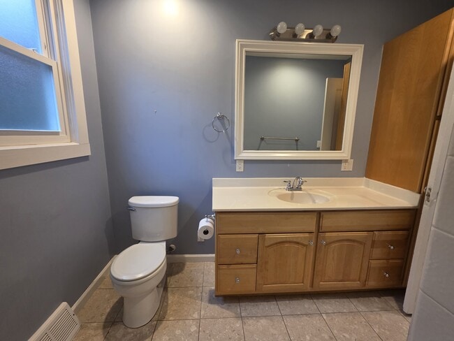 Building Photo - 175 Vasquez Ave