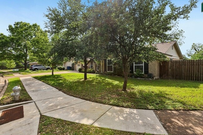 Building Photo - 5900 Gateshead Dr