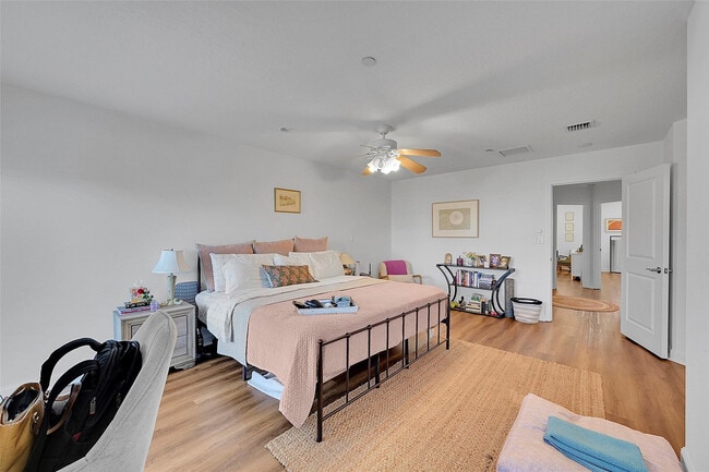 Building Photo - 1614 NE 9th St