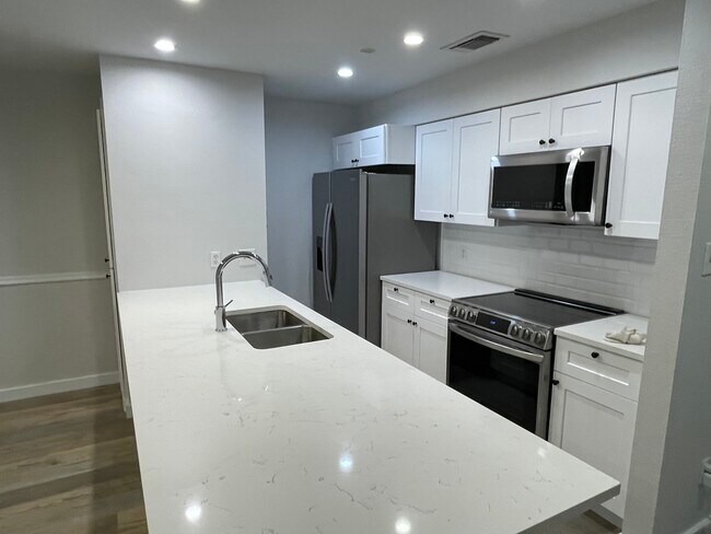 Building Photo - 10616 Mellow Mdws