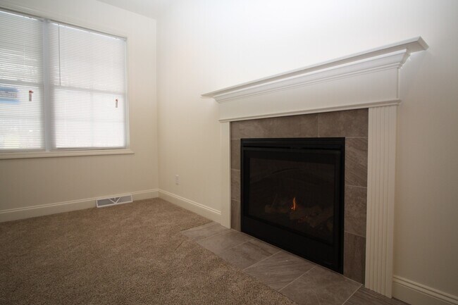 Building Photo - Waterford Ave