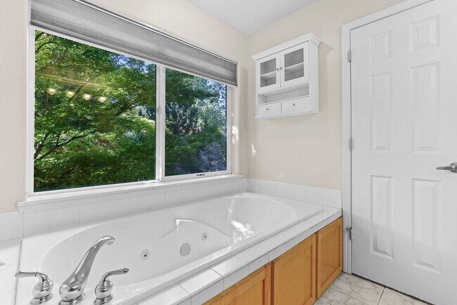 Building Photo - FOR RENT: CORNER LOT, Immaculate, lovely and spacious home - 5 bed, 3 bath + bonus room with 3-ca...