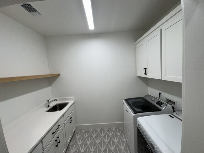 Building Photo - 4453 Cedar Creek Rd