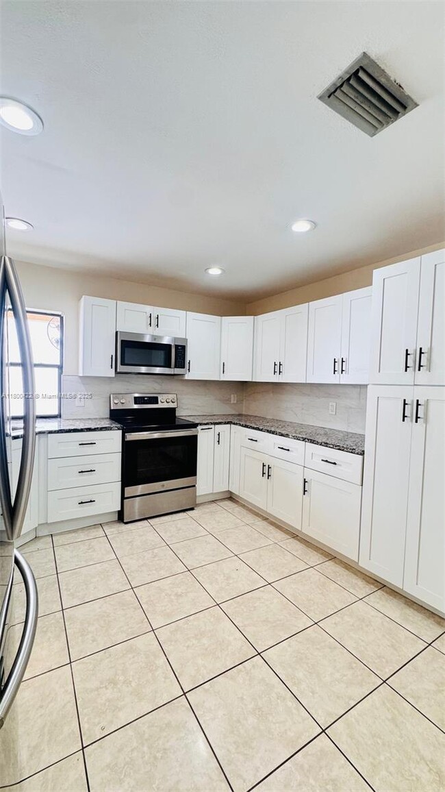 Building Photo - 14814 SW 108th Terrace