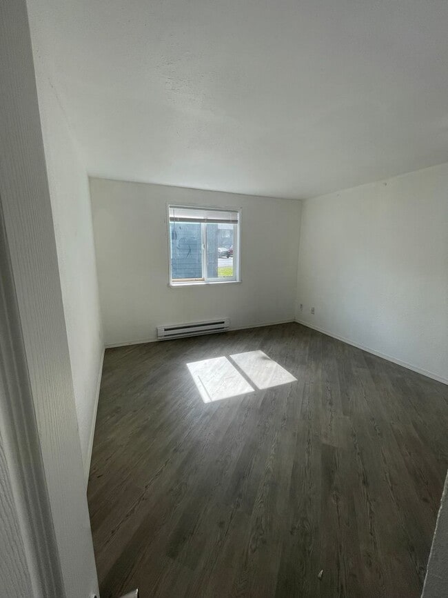 Building Photo - 1819 S 93rd St